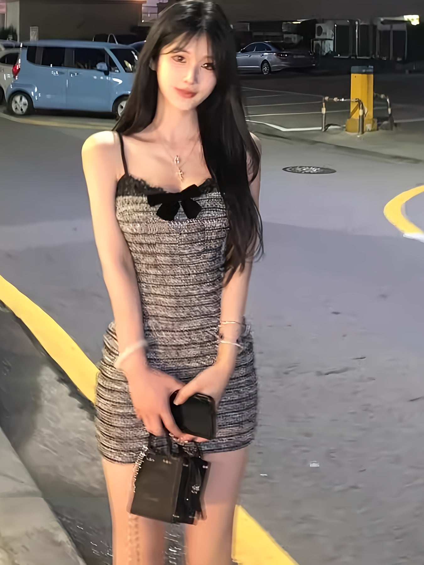 This bow strappy dress features a summer hot with a cinched waist and a stylish design. It's a short skirt with a French chanty style