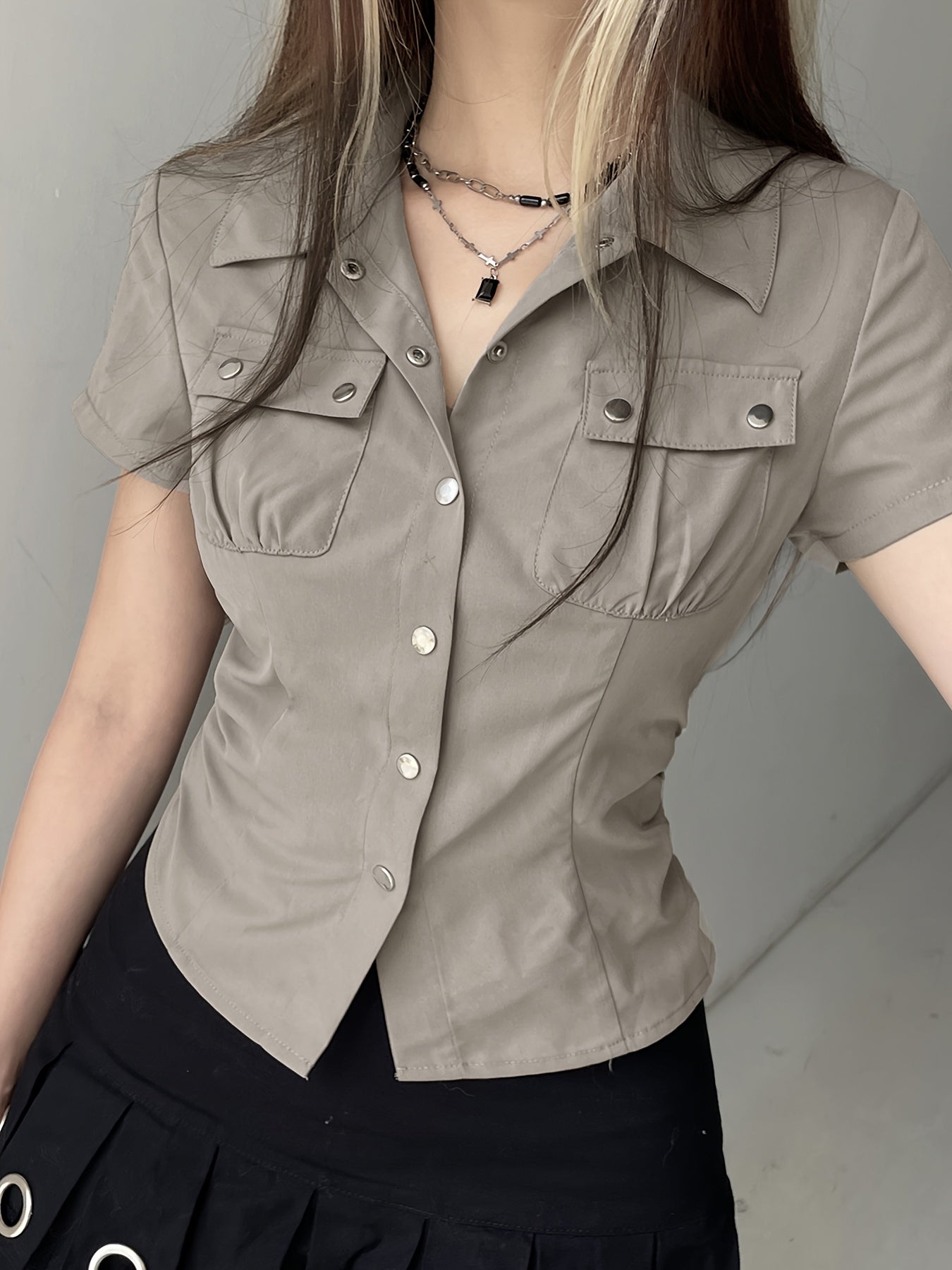 Women's Retro Cargo Shirt with Multiple Pockets & Snap Closure - Short Sleeve Button-Up Summer Top, Breathable Fabric, Machine Washable, Casual Streetwear Style, Casual Attire, Nontransparent Fabric, Structured Design