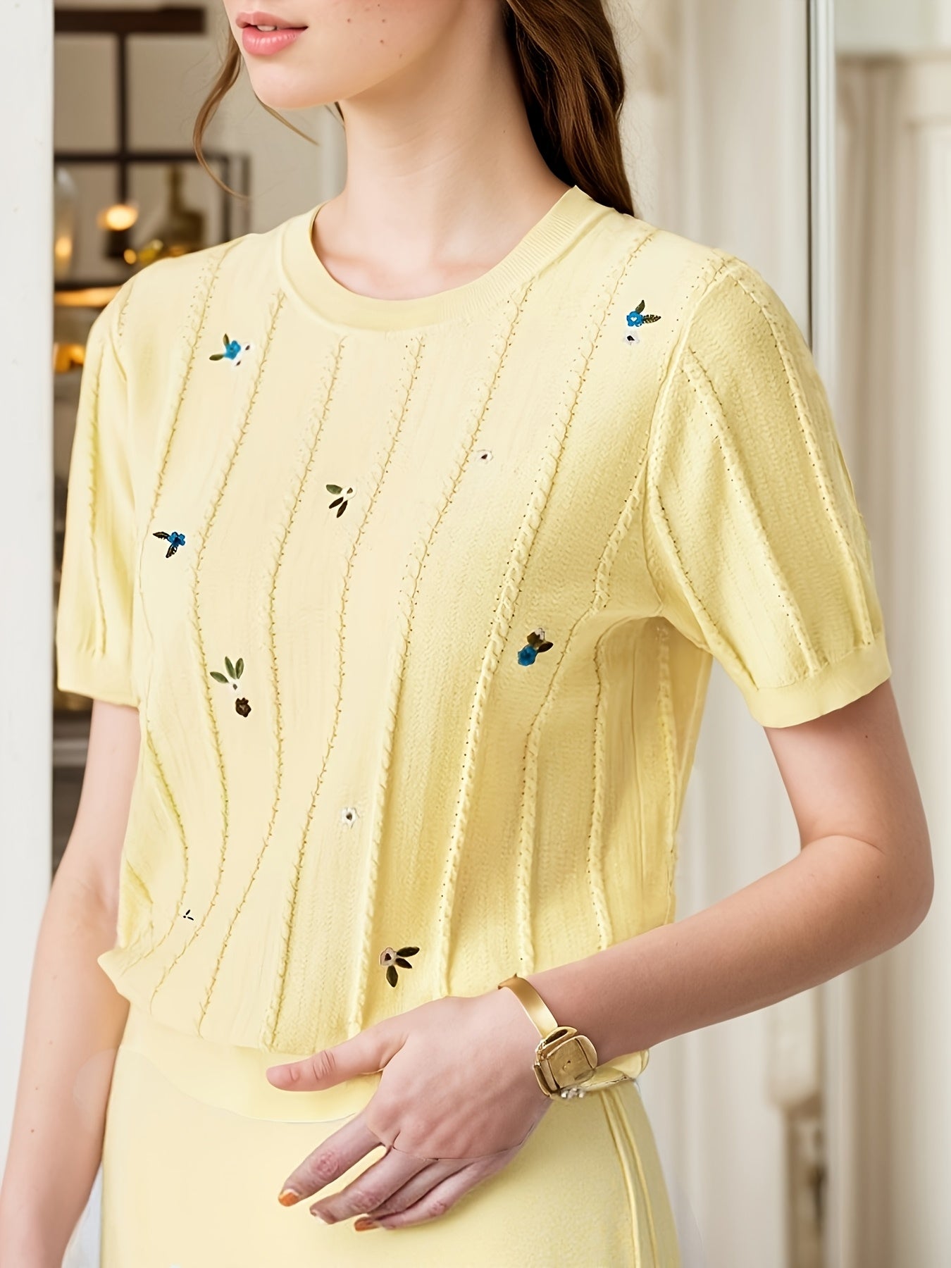 Vacation-Inspired Fresh Embroidered Cut-Out Short-Sleeve T-Shirt for Women, Summer French Retro Round Neck Top, New Casual Style Elegant Special Edition