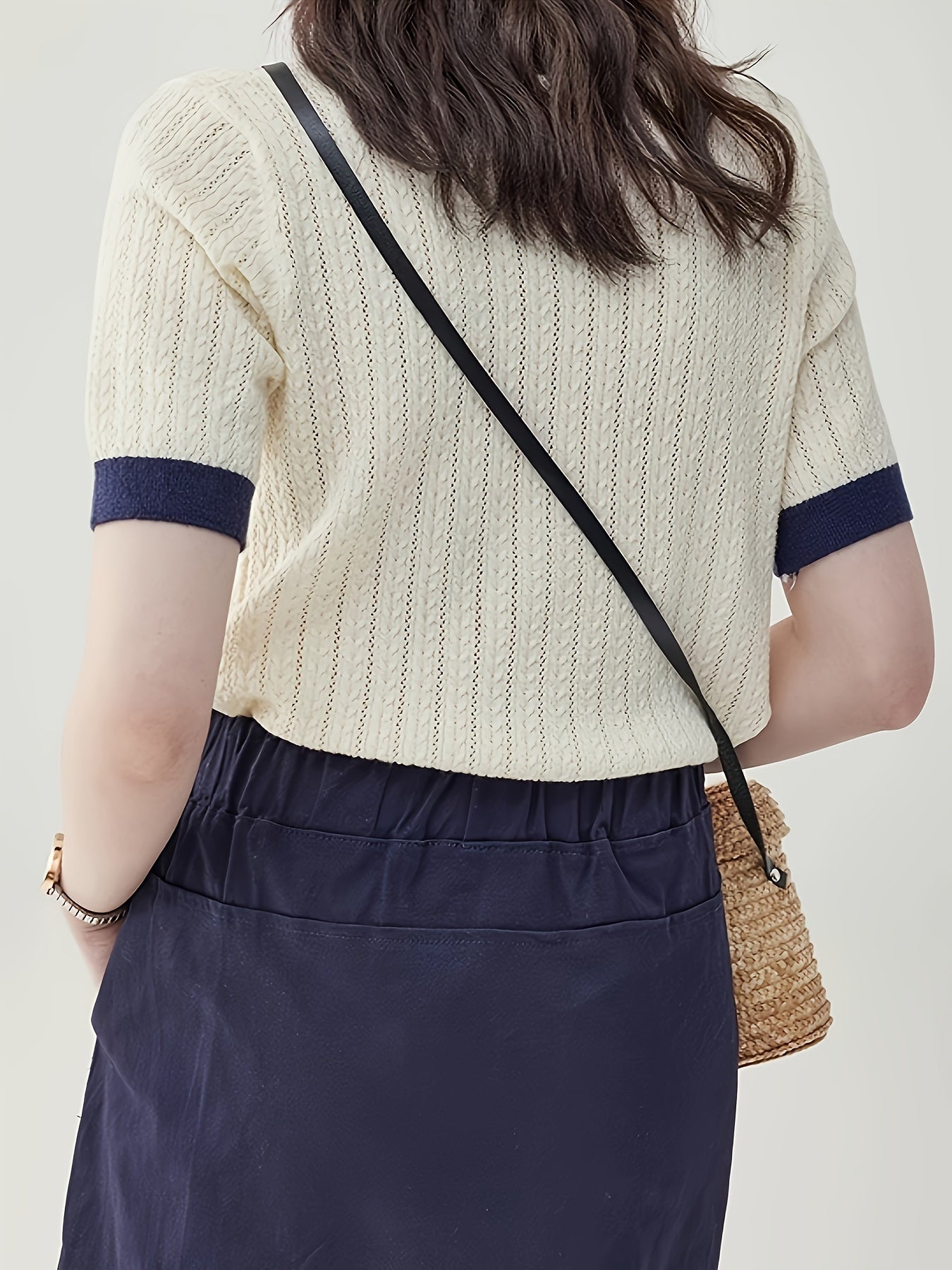 Women's Contrast Color Trim Round Neck Short Sleeve Sweater - High Elasticity Casual Pullover, All-Season Regular Fit Top with Navy & White Trim, Soft Stretchy for Everyday Casual Wear, Cute Sweaters
