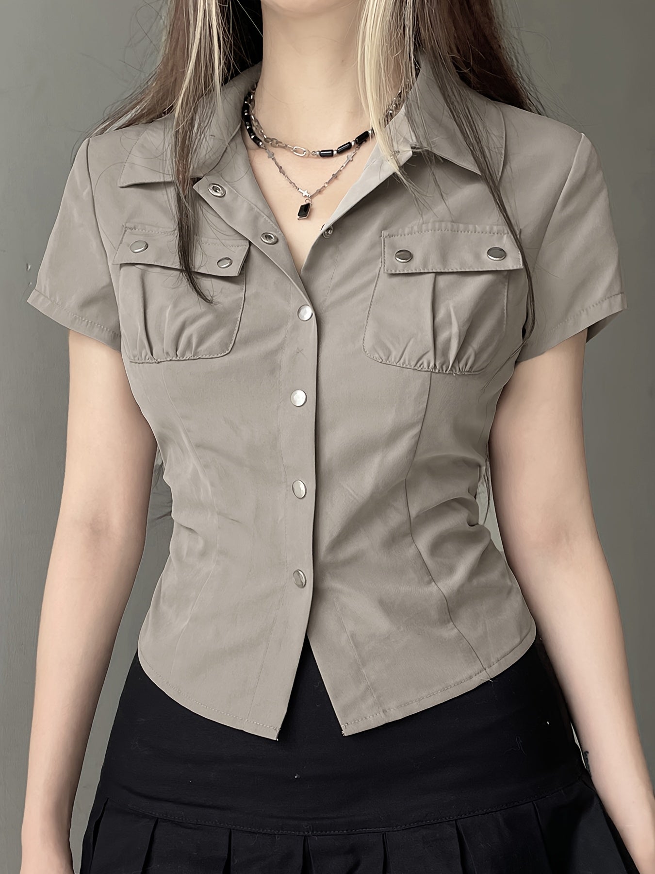 Women's Retro Cargo Shirt with Multiple Pockets & Snap Closure - Short Sleeve Button-Up Summer Top, Breathable Fabric, Machine Washable, Casual Streetwear Style, Casual Attire, Nontransparent Fabric, Structured Design