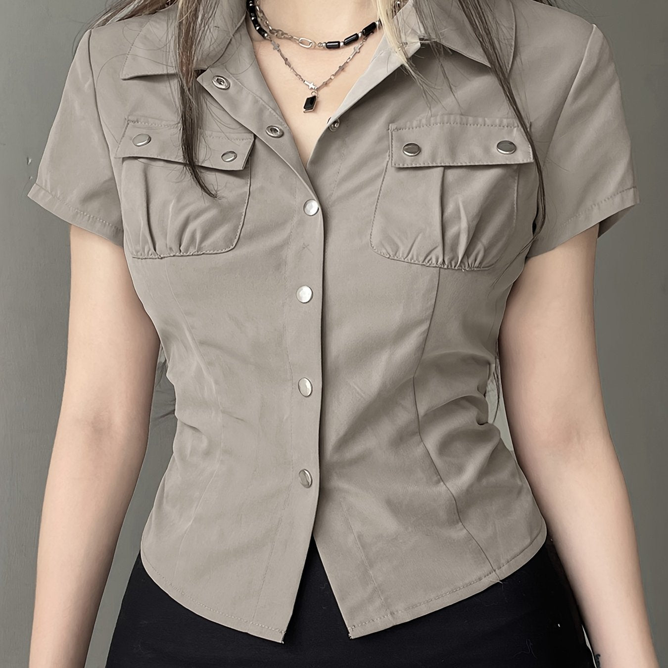Women's Retro Cargo Shirt with Multiple Pockets & Snap Closure - Short Sleeve Button-Up Summer Top, Breathable Fabric, Machine Washable, Casual Streetwear Style, Casual Attire, Nontransparent Fabric, Structured Design