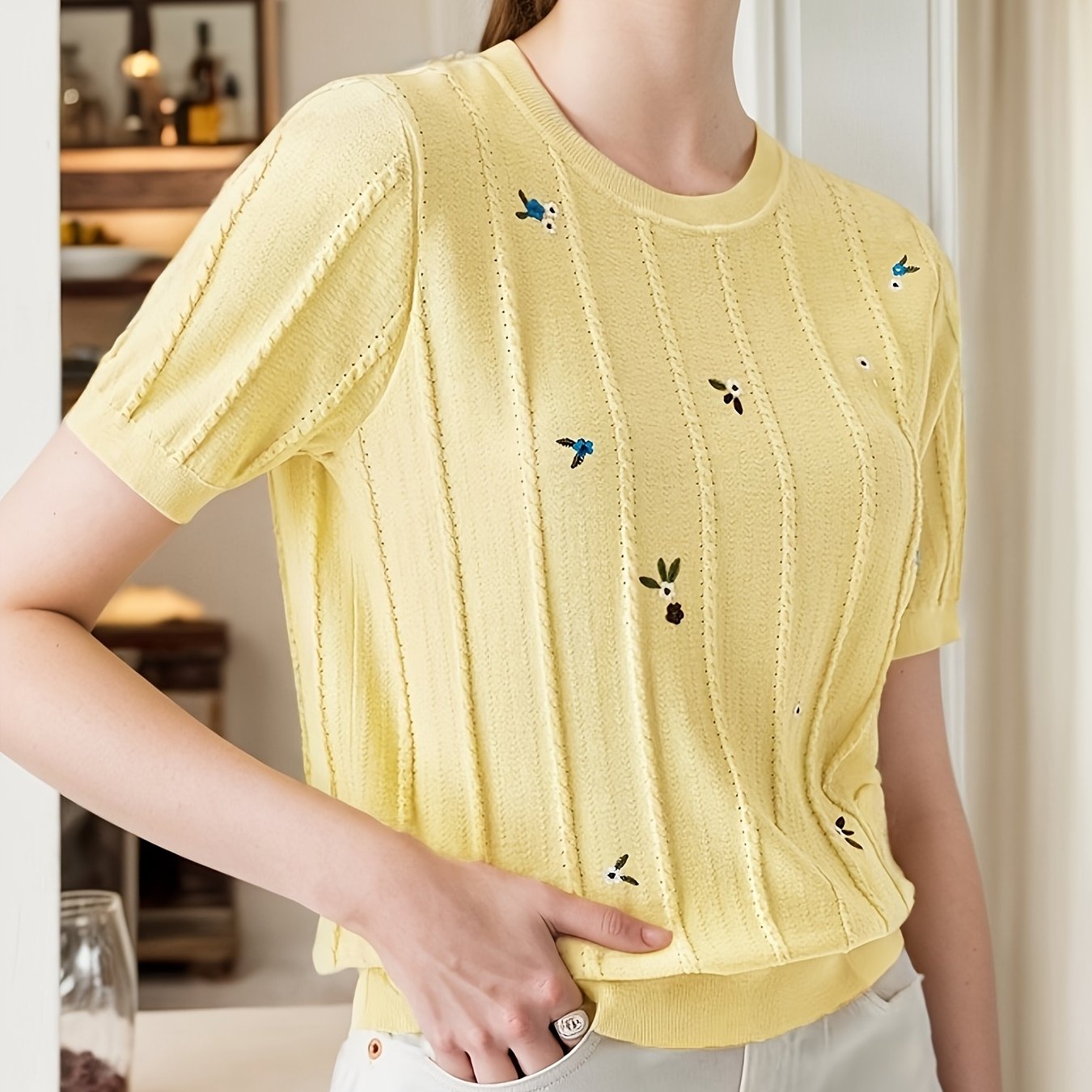 Vacation-Inspired Fresh Embroidered Cut-Out Short-Sleeve T-Shirt for Women, Summer French Retro Round Neck Top, New Casual Style Elegant Special Edition