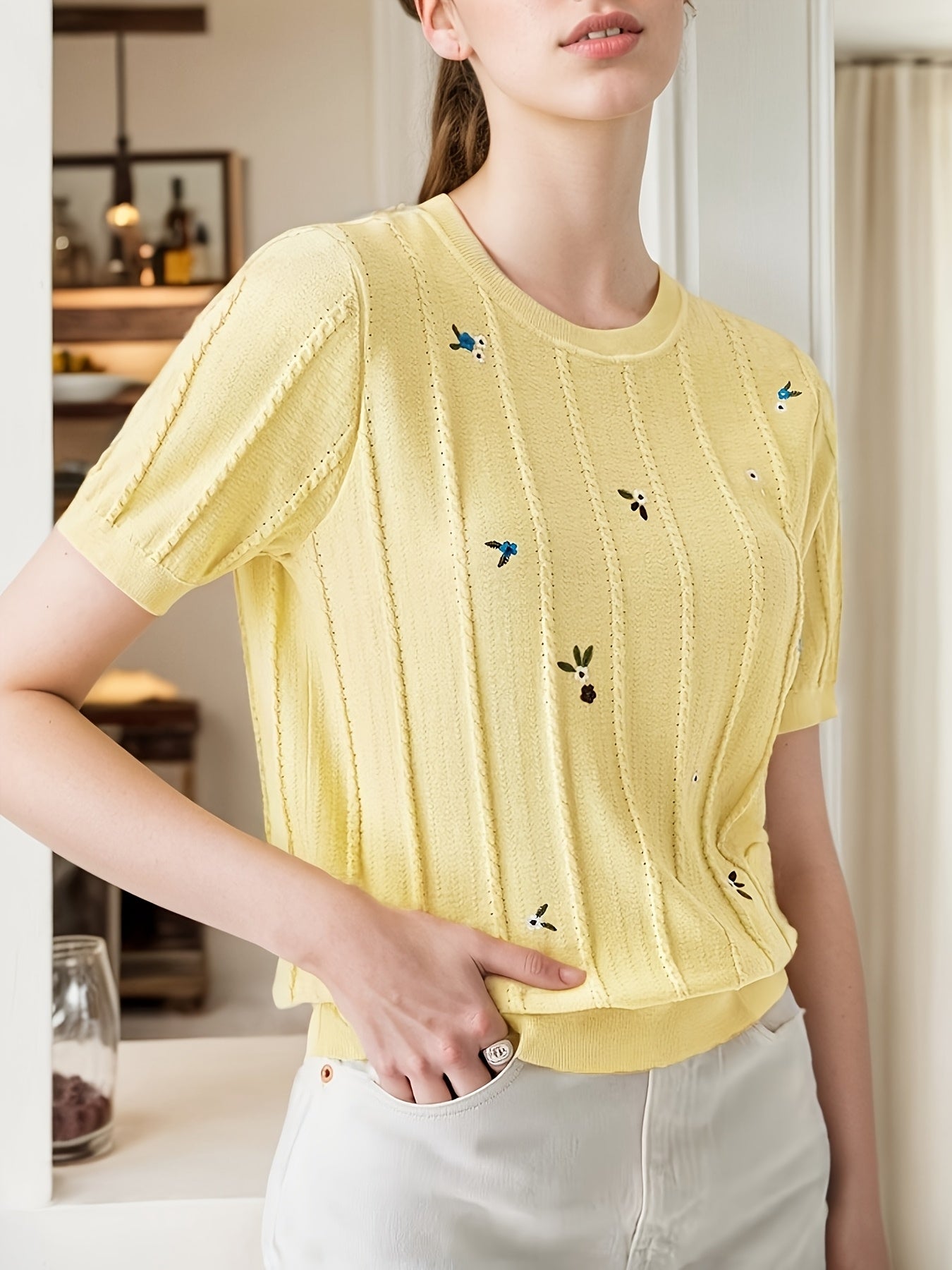Vacation-Inspired Fresh Embroidered Cut-Out Short-Sleeve T-Shirt for Women, Summer French Retro Round Neck Top, New Casual Style Elegant Special Edition