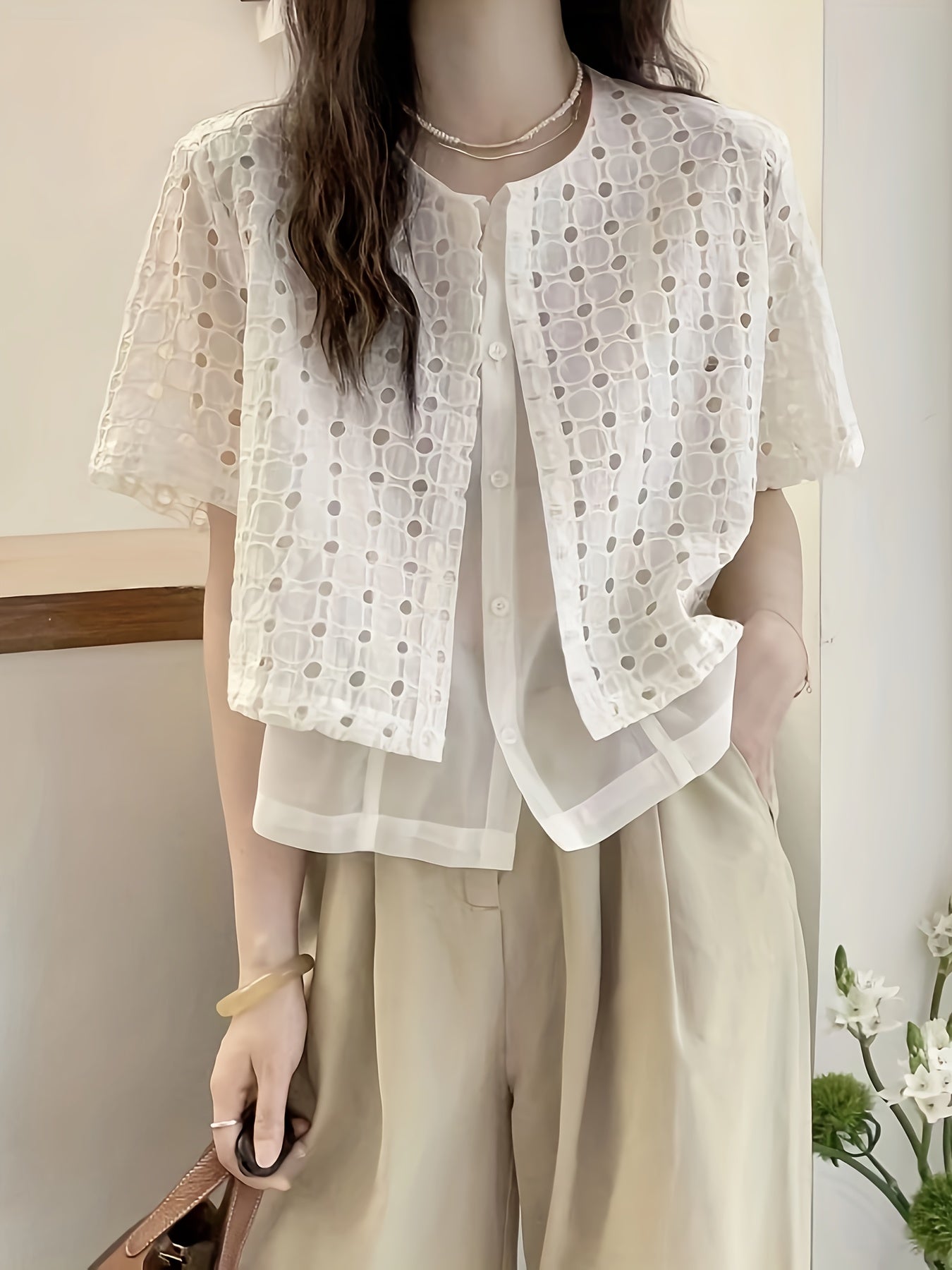 1 Women'S Summer Fake Two-Piece Short-Sleeved Shirt - Hollow Hook Flower Round Collar Open Single-Breasted Design, Loose, Thin And Breathable, Hollow Outer Layer And Thin Inner Lining, Comfortable And Versatile, Fashionable And High-End