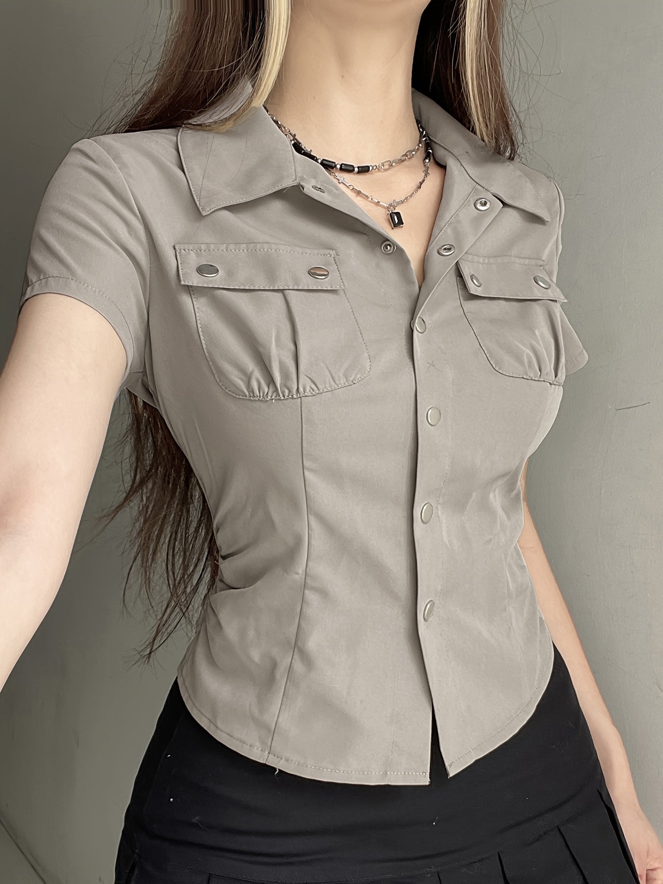 Women's Retro Cargo Shirt with Multiple Pockets & Snap Closure - Short Sleeve Button-Up Summer Top, Breathable Fabric, Machine Washable, Casual Streetwear Style, Casual Attire, Nontransparent Fabric, Structured Design